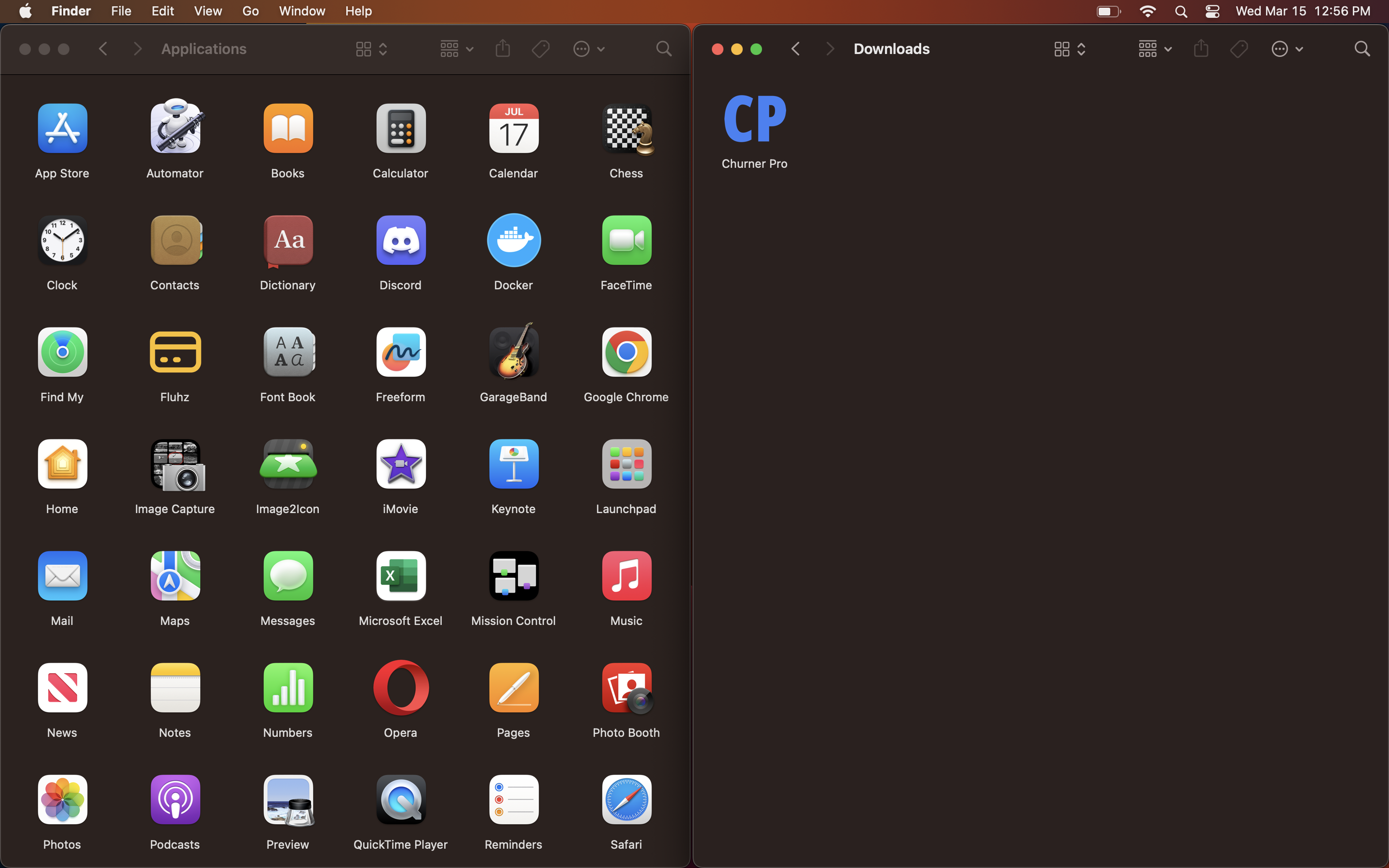 Opening the Downloads and Applications folders side-by-side on macOS